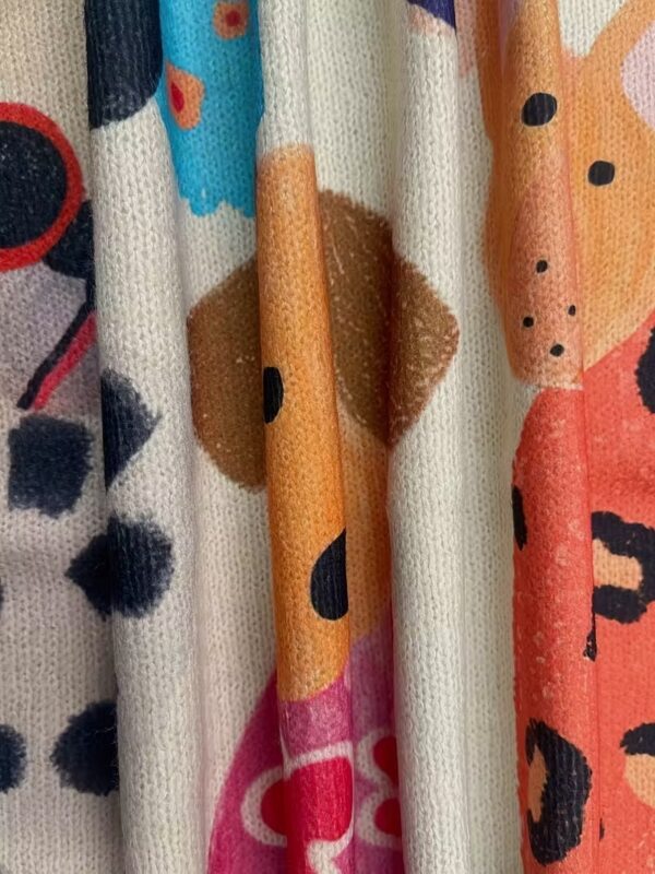 Women's Round Neck All-Over Patterned Sweater X003